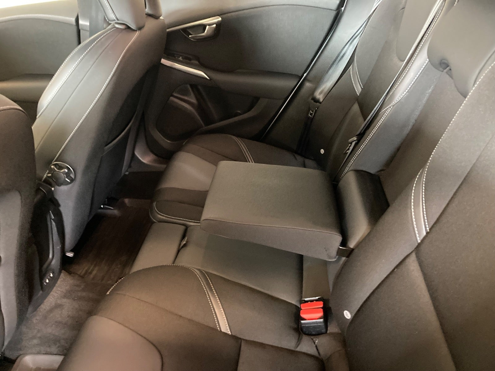 Sølv Volvo V40 fra 2016