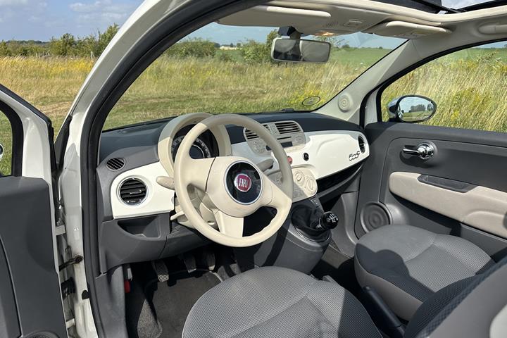 Hvid Fiat 500C fra 2015