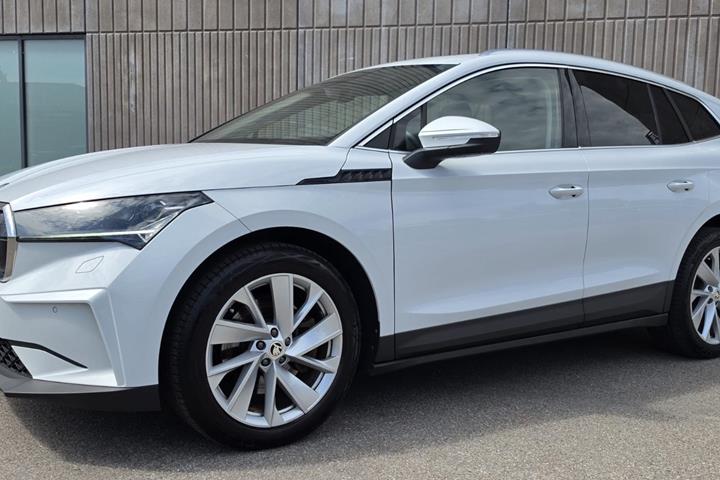 Gul Skoda Enyaq fra 2022