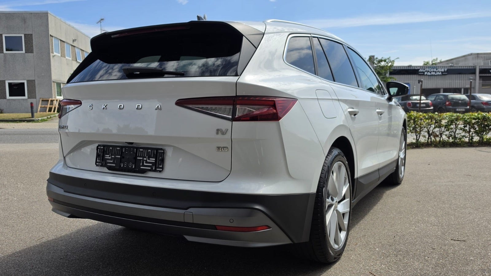 Gul Skoda Enyaq fra 2022
