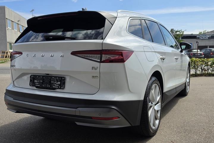 Gul Skoda Enyaq fra 2022