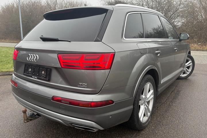 Grå Audi Q7 fra 2016
