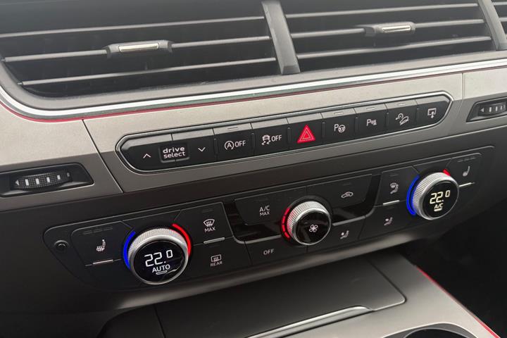 Grå Audi Q7 fra 2016