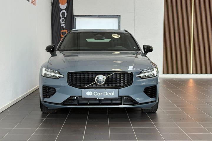 Grå Volvo V60 fra 2023