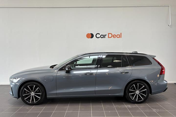 Grå Volvo V60 fra 2023