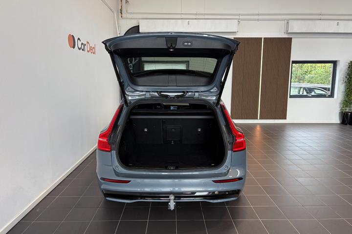 Grå Volvo V60 fra 2023