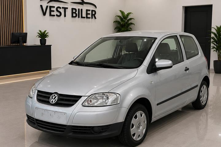 Sølv VW Fox fra 2007 set udefra