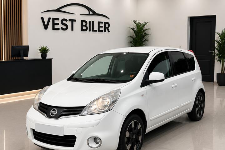 Hvid Nissan Note fra 2011 set udefra
