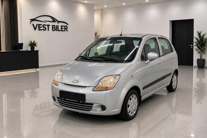 Sølv Chevrolet Matiz fra 2007 set udefra