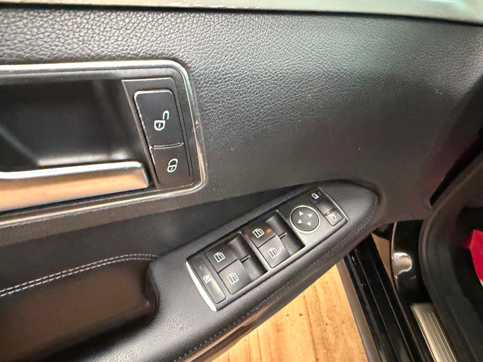 Sort Mercedes E200 fra 2014