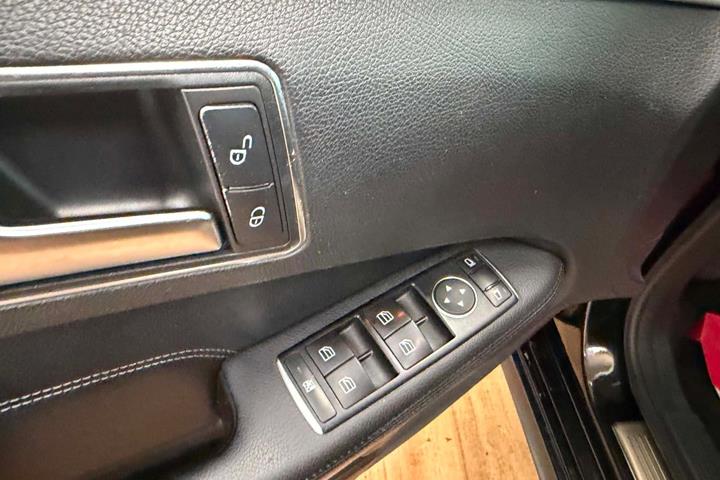 Sort Mercedes E200 fra 2014