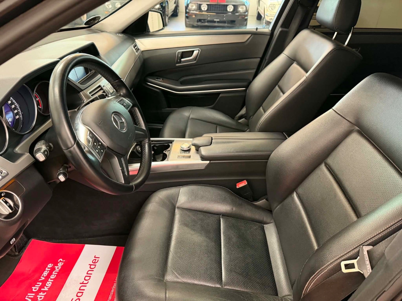 Sort Mercedes E200 fra 2014