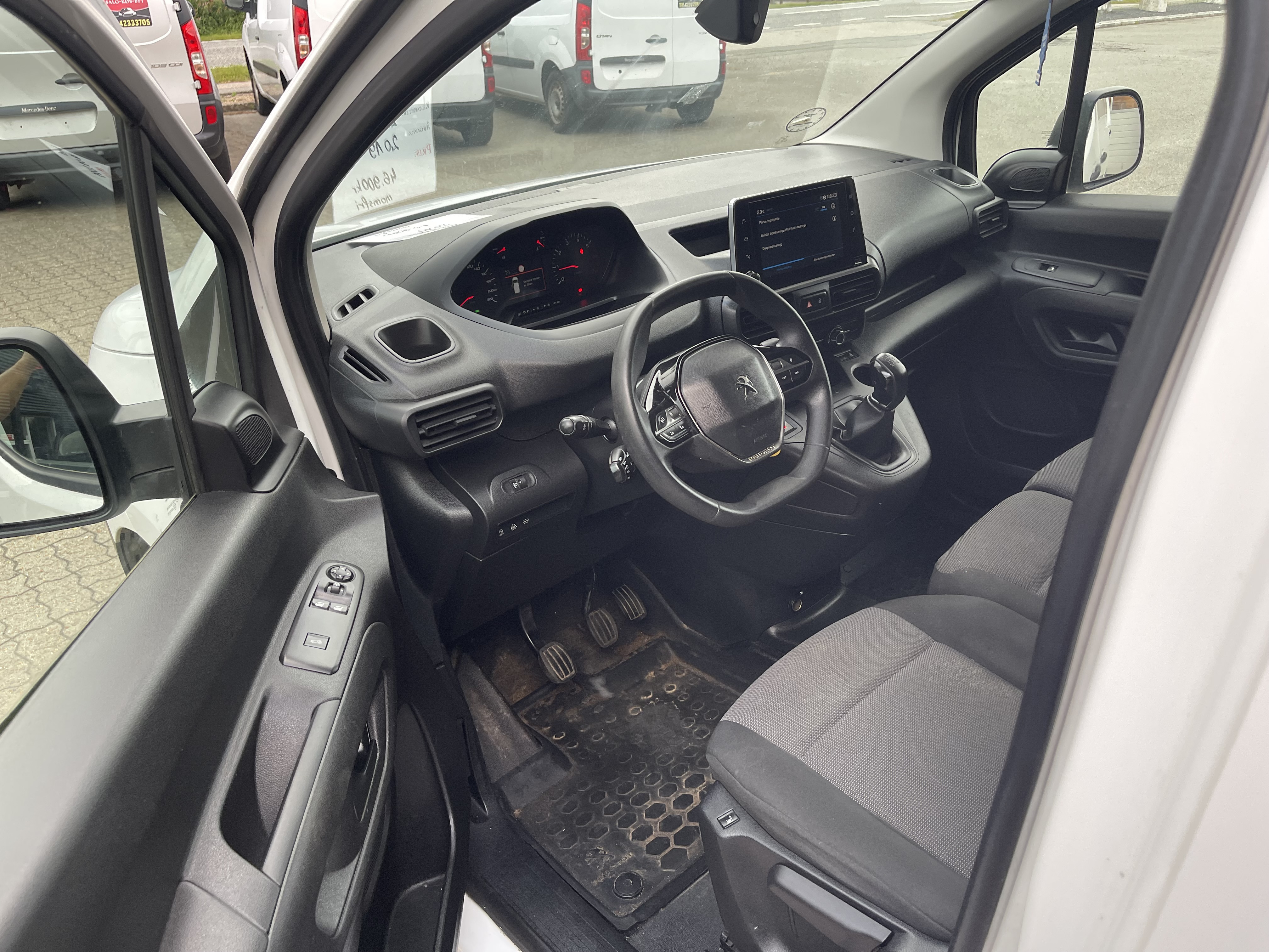 Hvid Peugeot Partner fra 2019