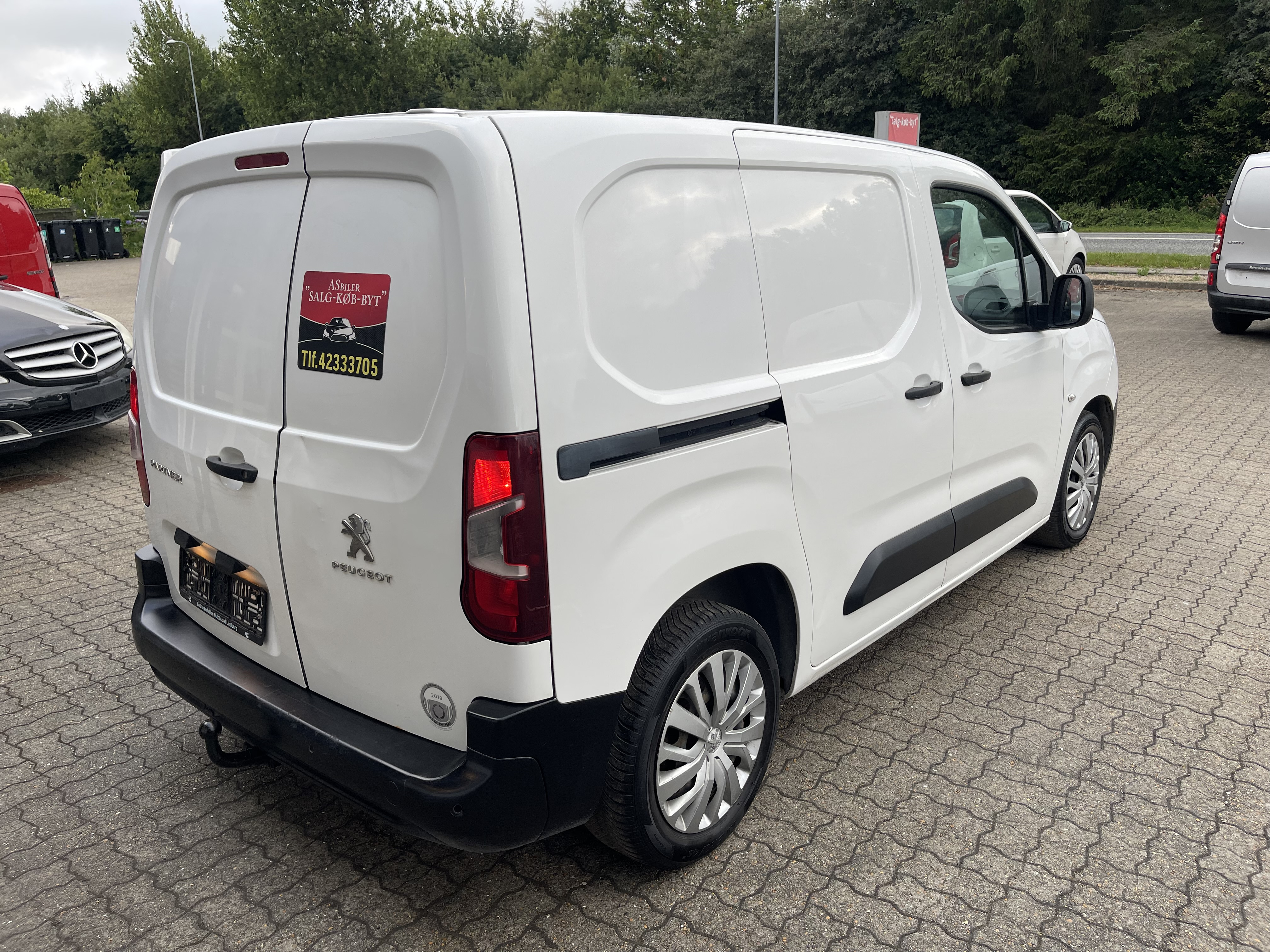 Hvid Peugeot Partner fra 2019