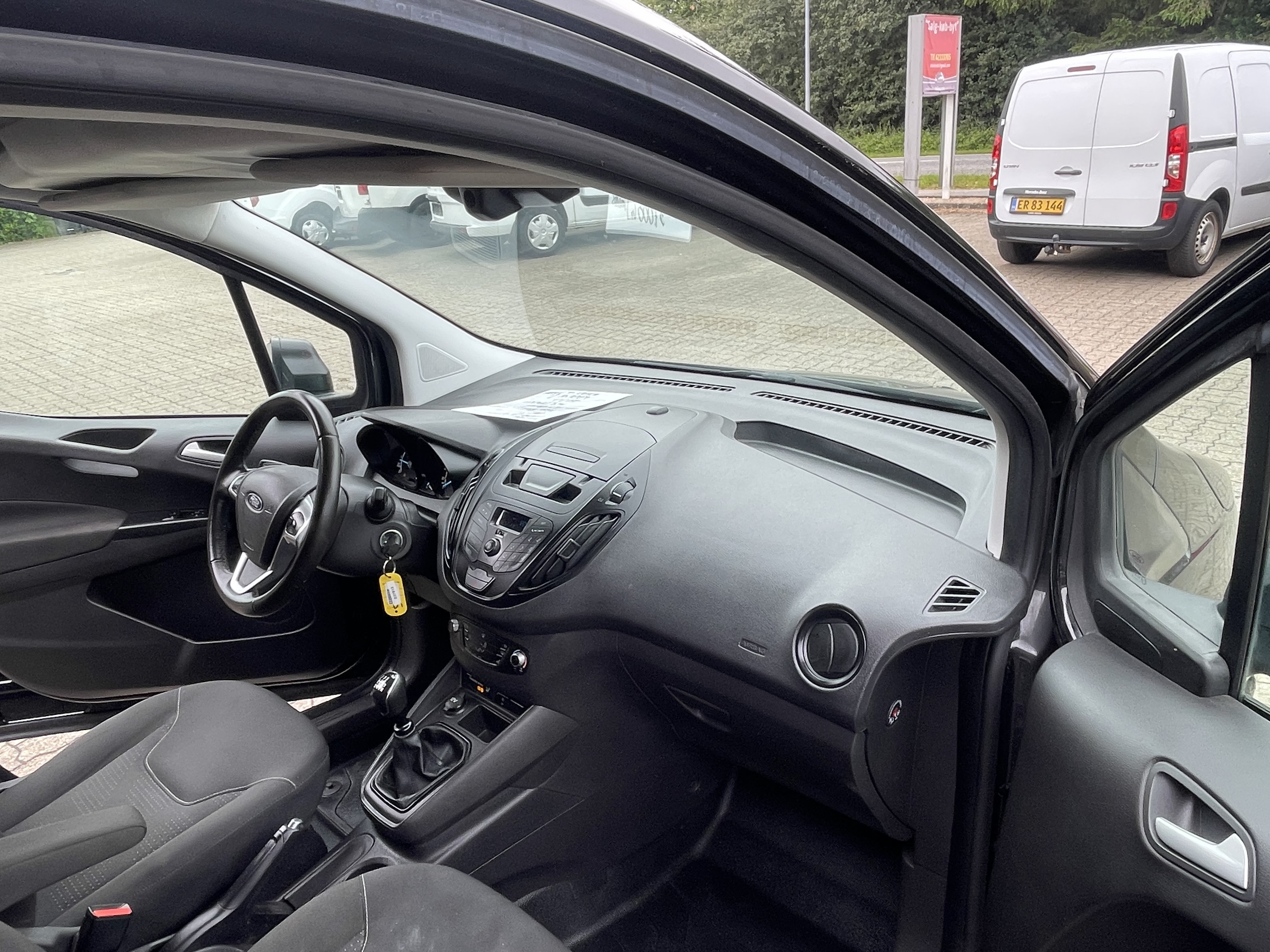 Sort Ford Transit Courier fra 2022