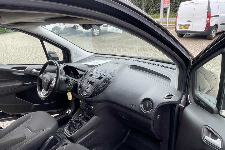 Sort Ford Transit Courier fra 2022