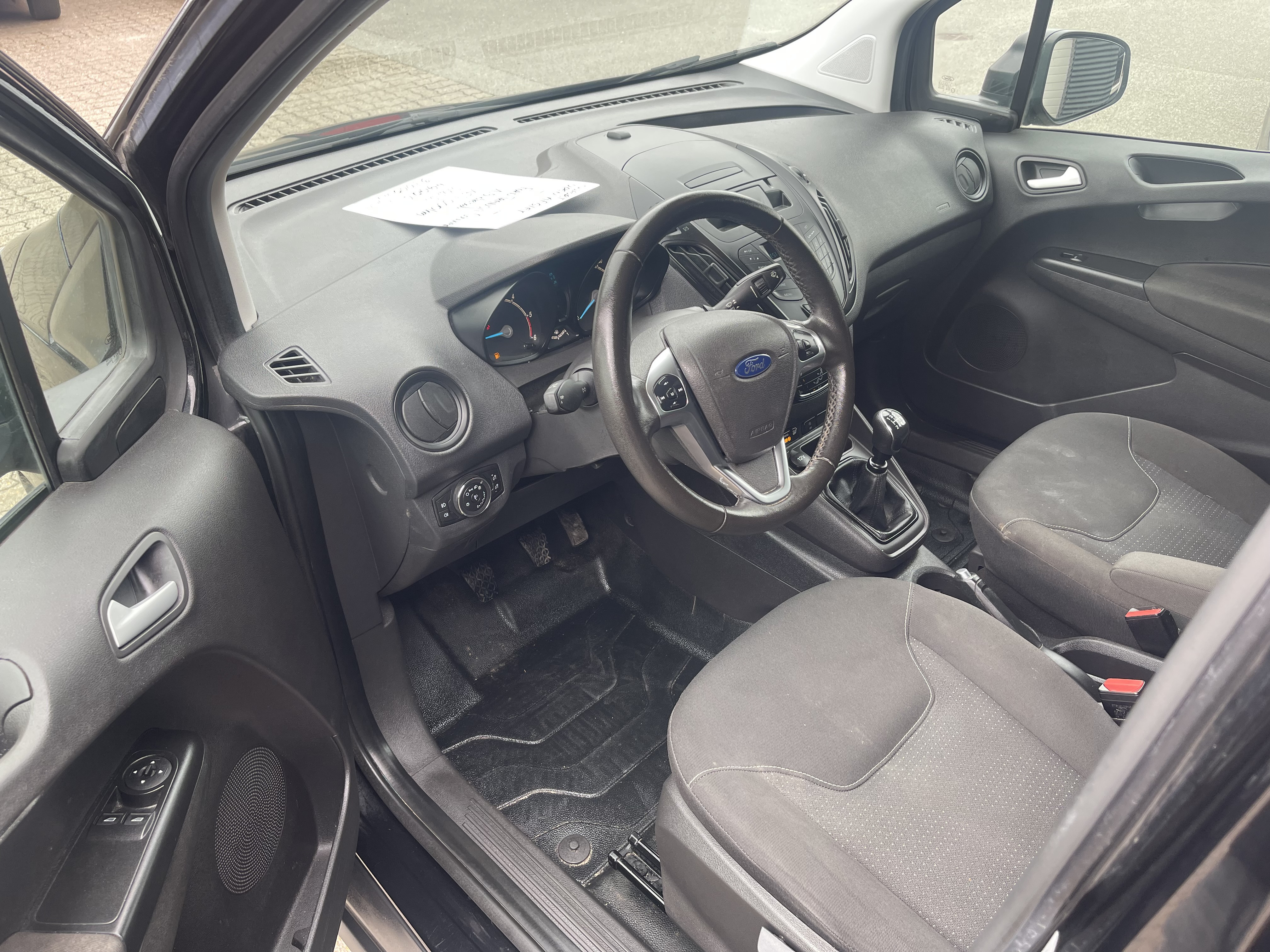 Sort Ford Transit Courier fra 2022