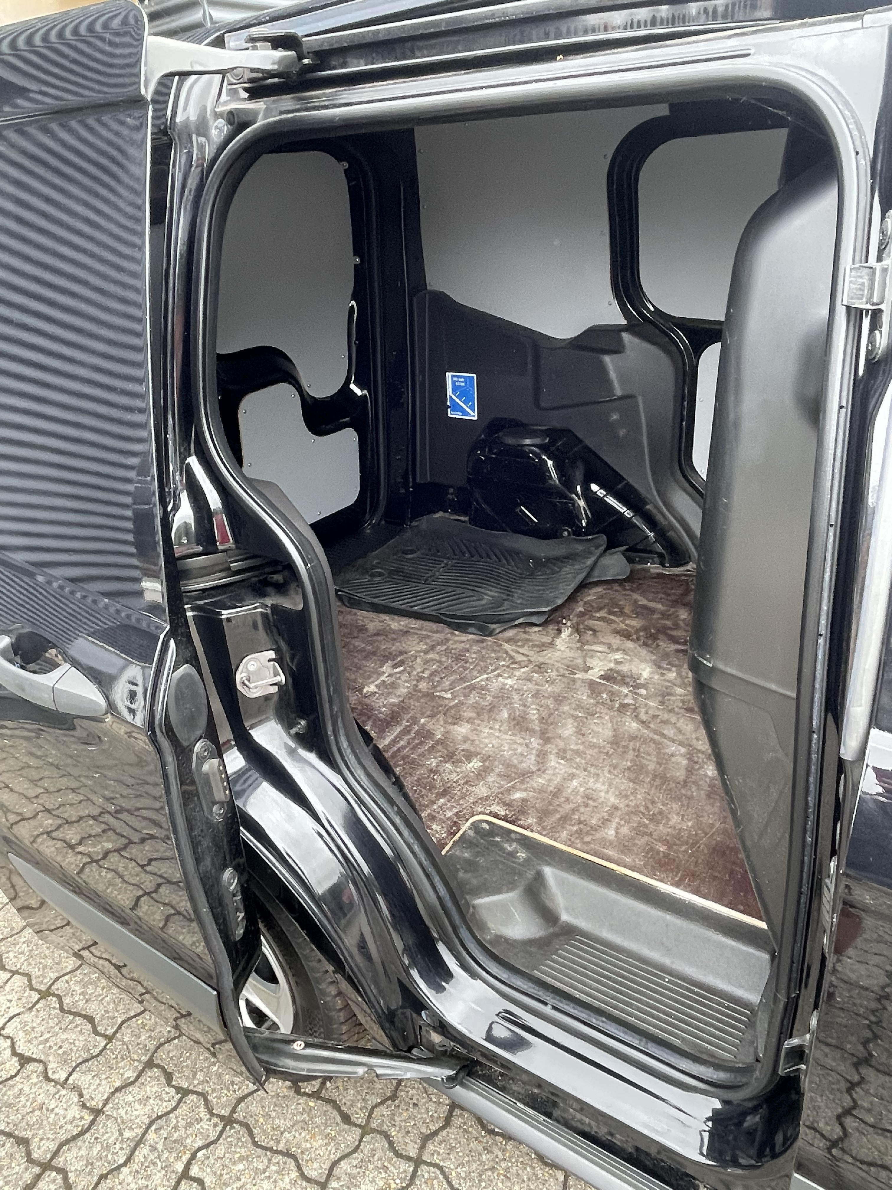 Sort Ford Transit Courier fra 2022