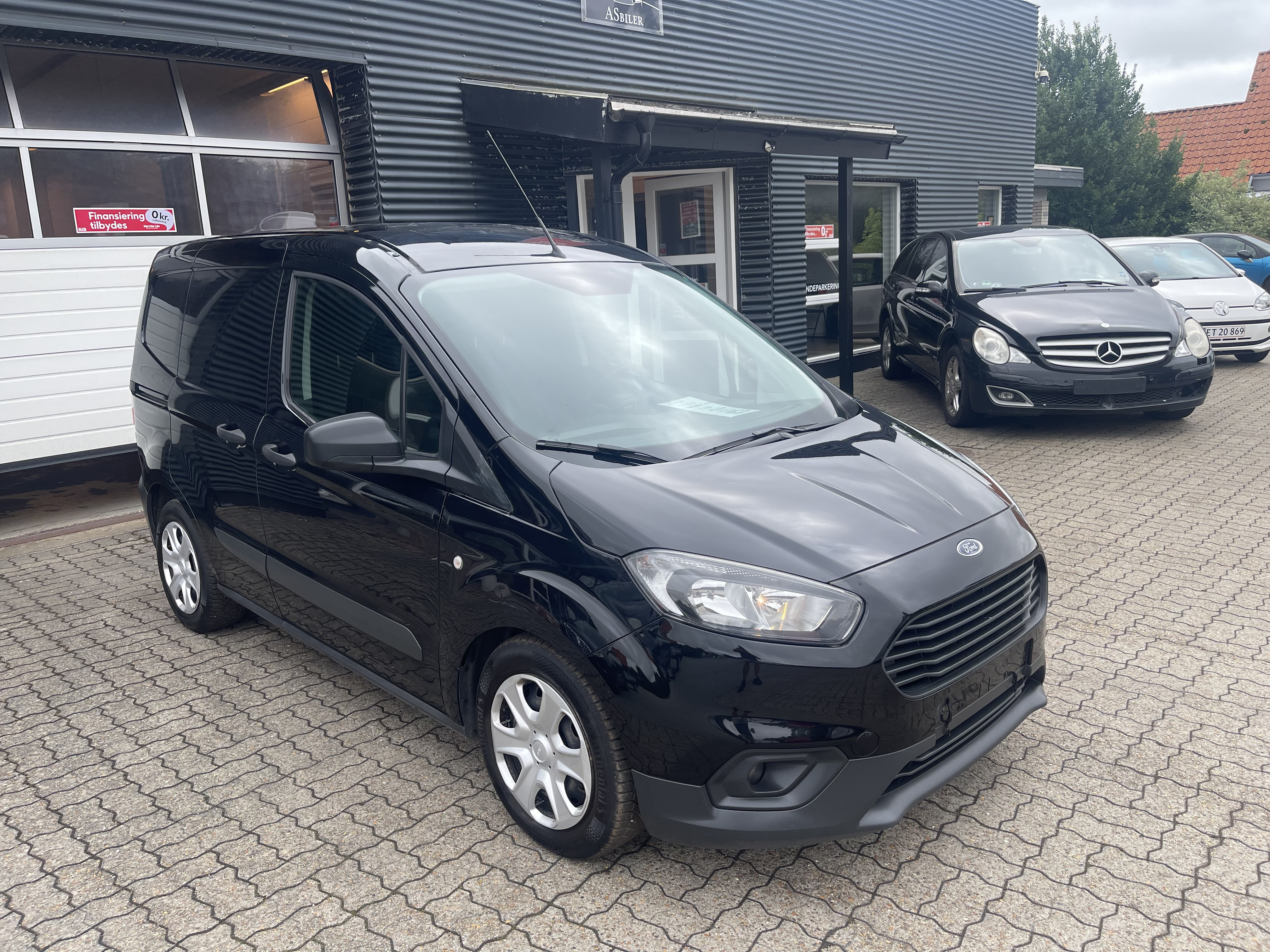 Ford Transit Courier 1,5 TDCI (75 HK) Van FWD M6
