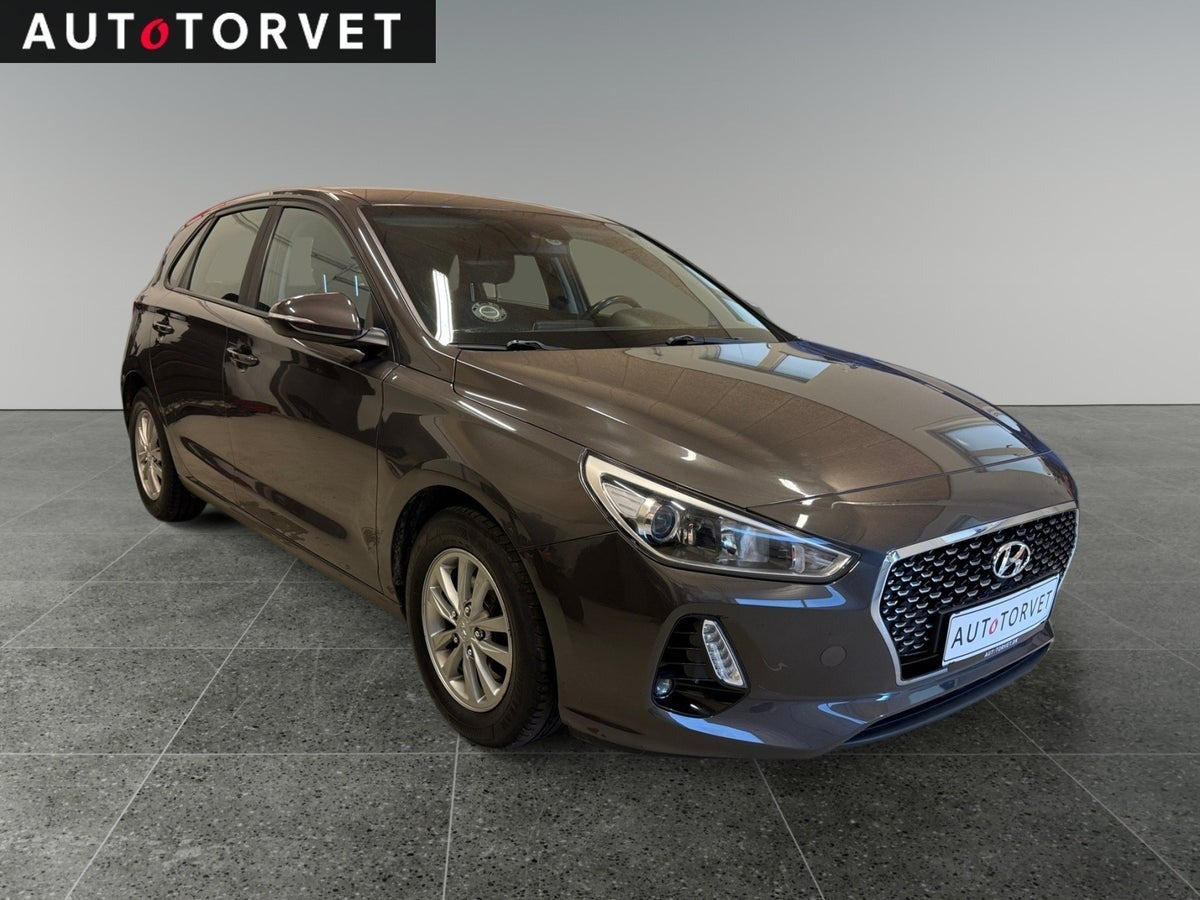 Grå Hyundai i30 fra 2017