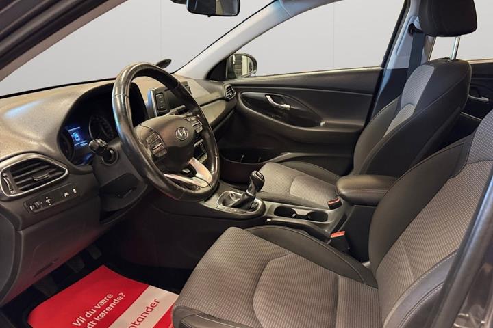Grå Hyundai i30 fra 2017