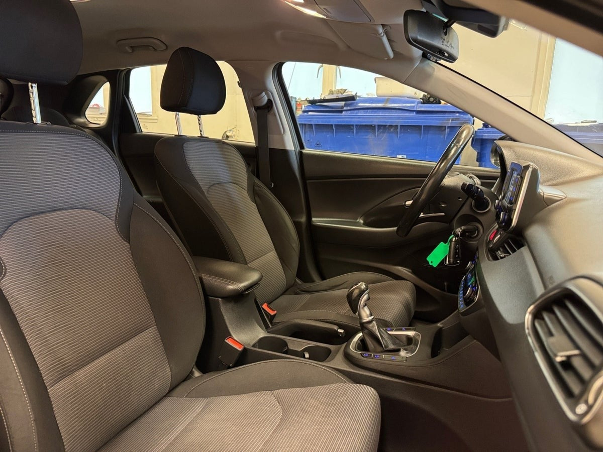 Grå Hyundai i30 fra 2017