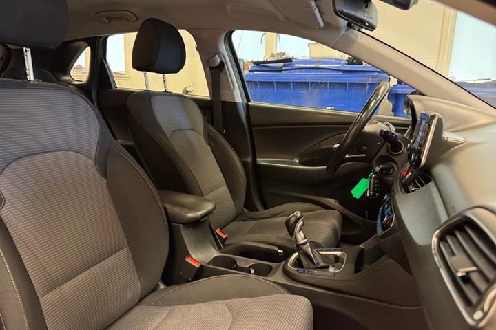 Grå Hyundai i30 fra 2017