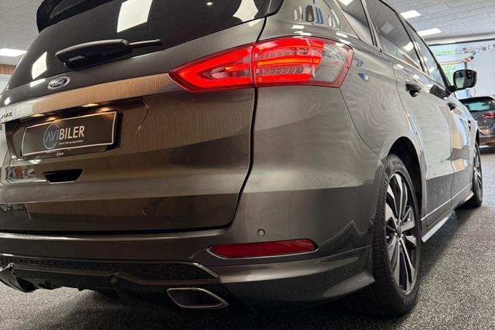 Grå Ford S-MAX fra 2019