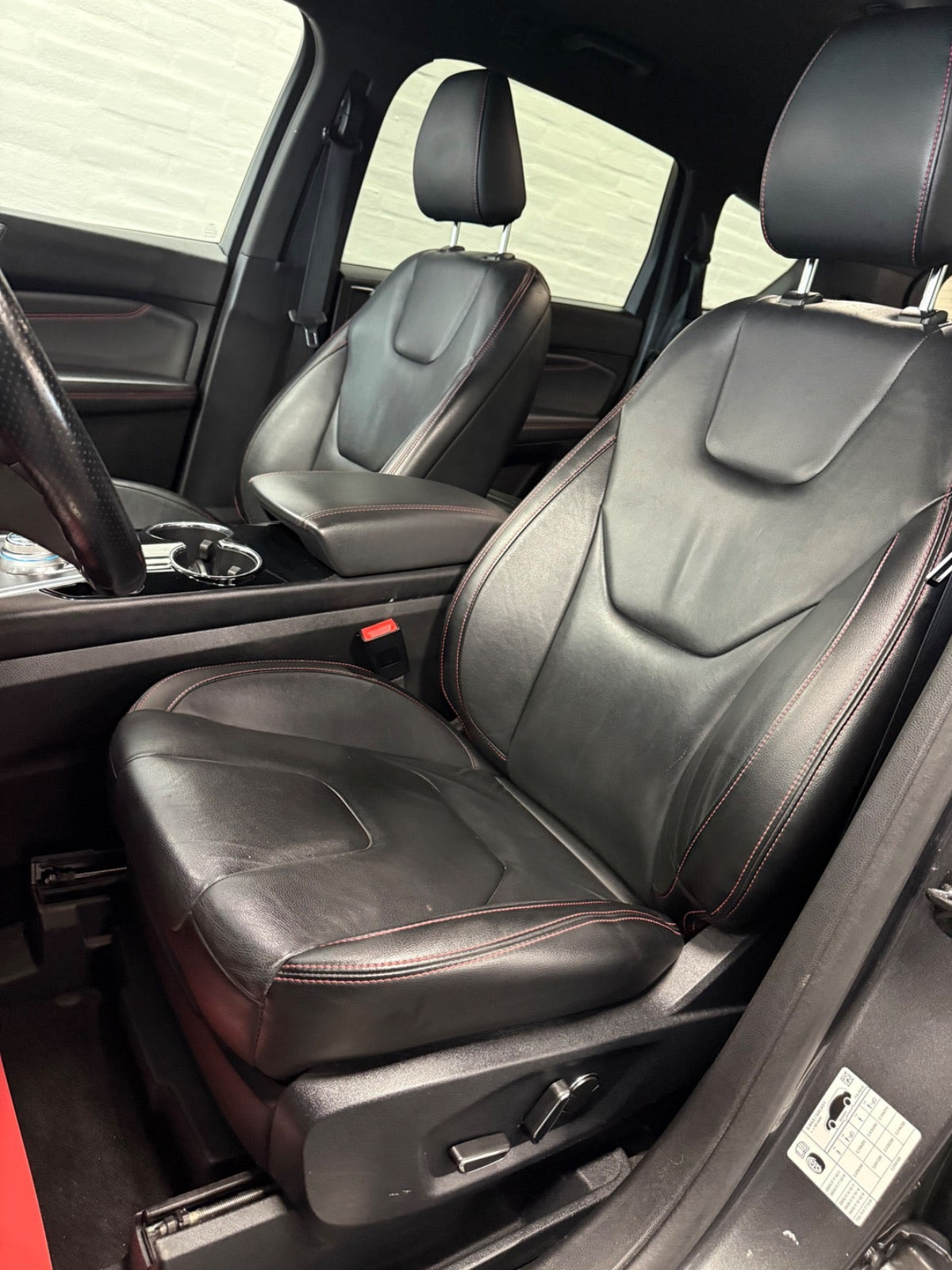 Grå Ford S-MAX fra 2019