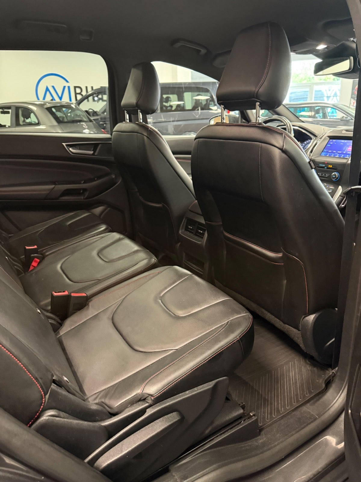 Grå Ford S-MAX fra 2019