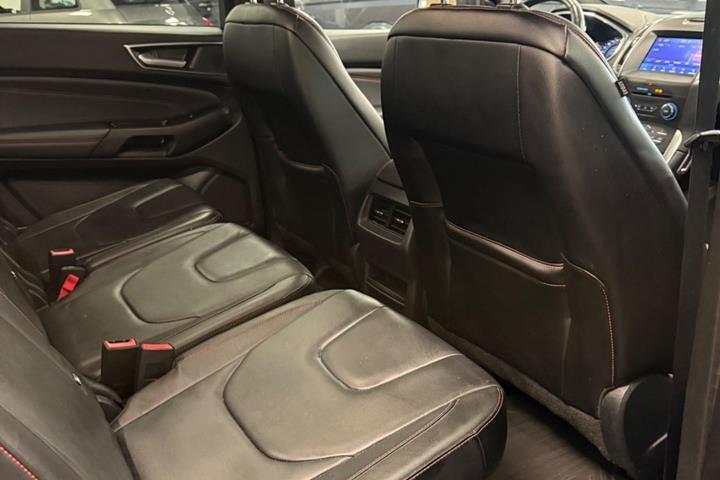 Grå Ford S-MAX fra 2019