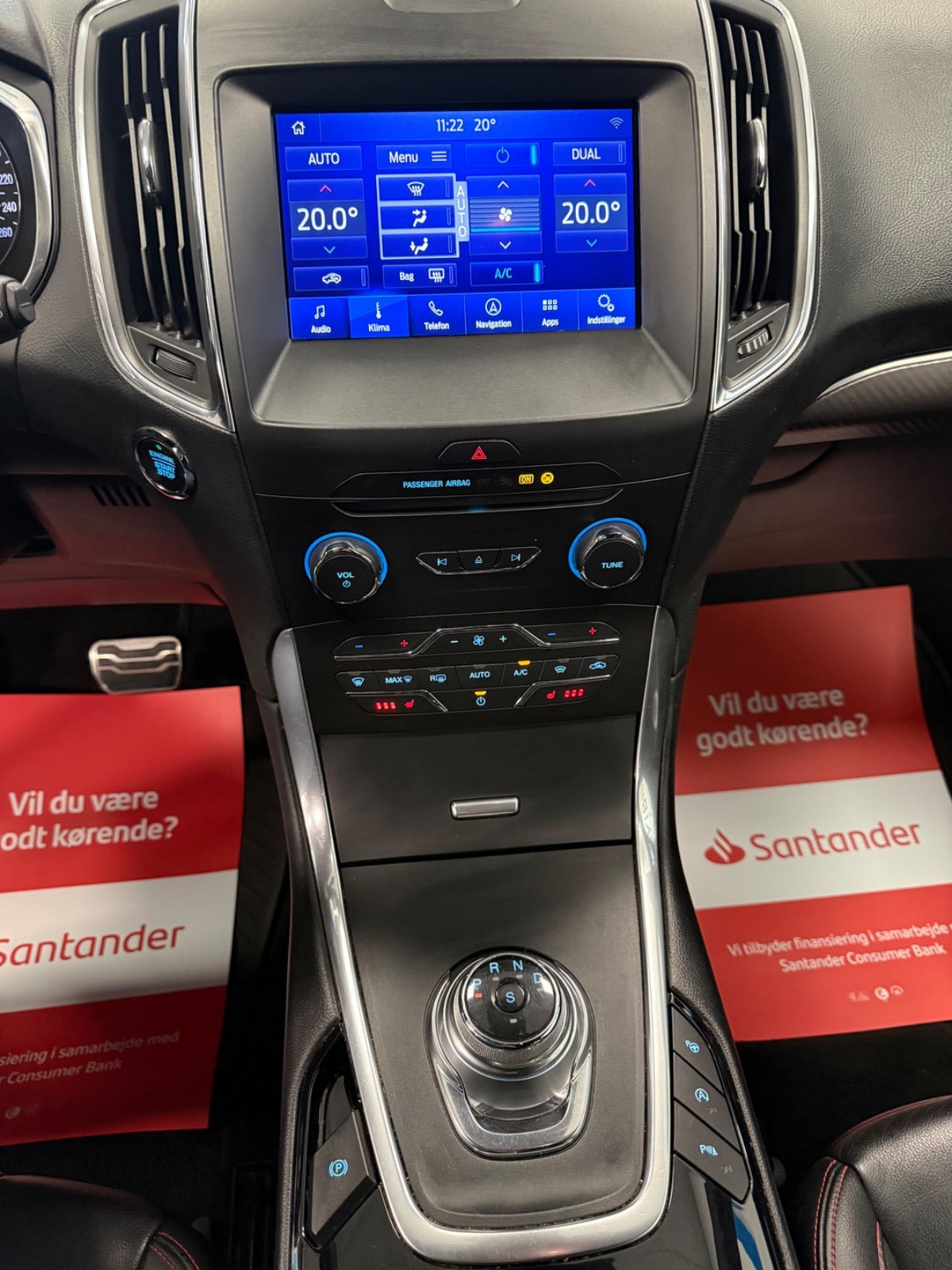 Grå Ford S-MAX fra 2019