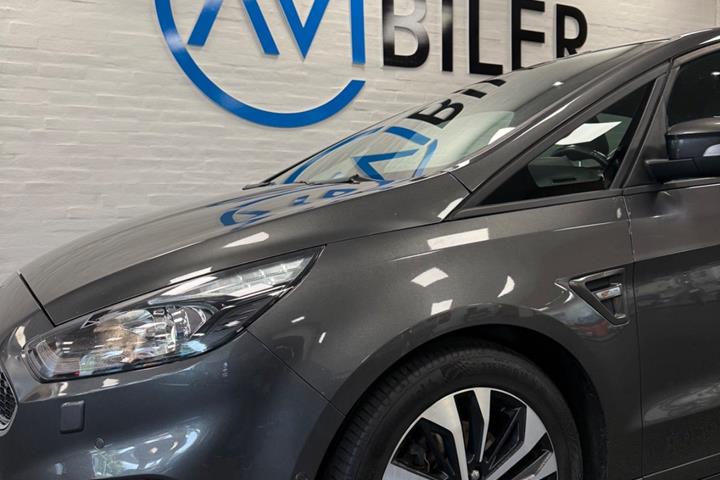 Grå Ford S-MAX fra 2019