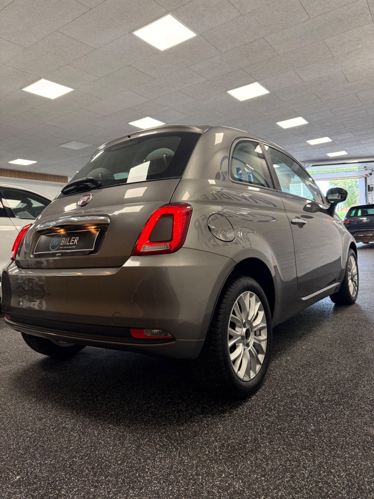 Grå Fiat 500 fra 2017