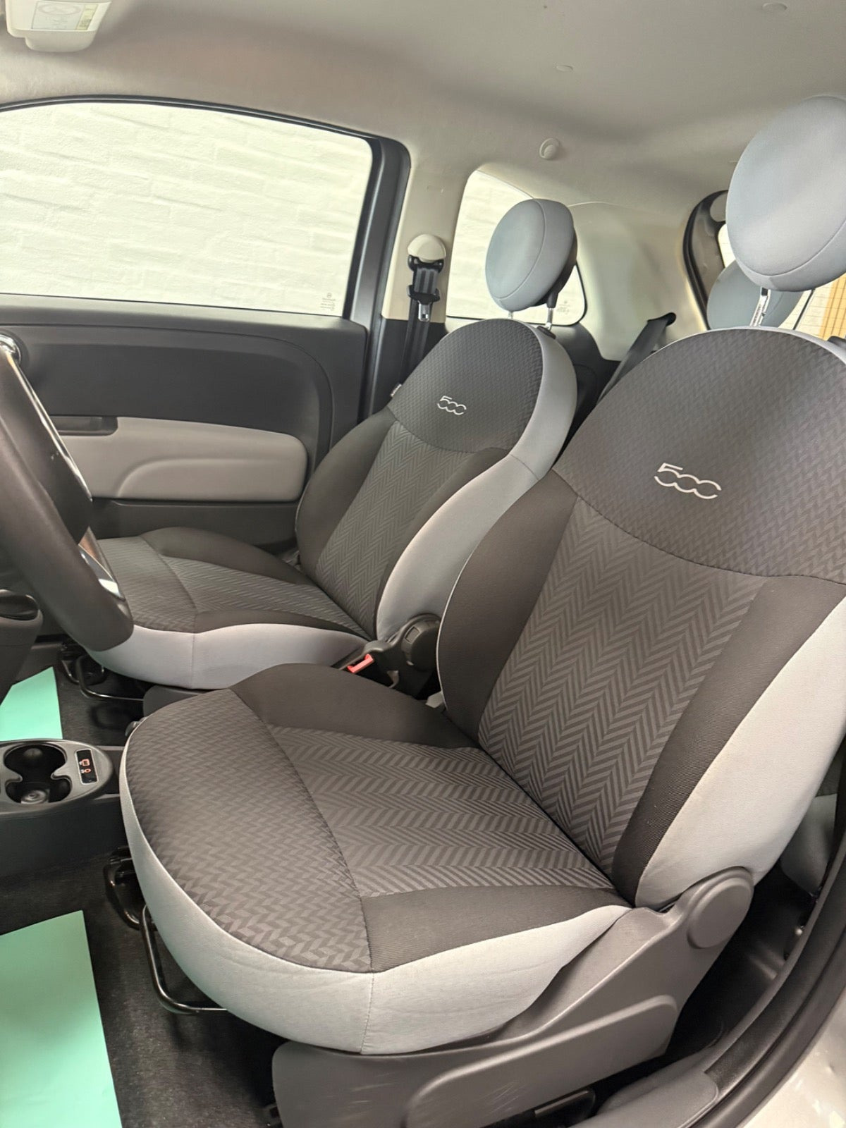 Grå Fiat 500 fra 2017