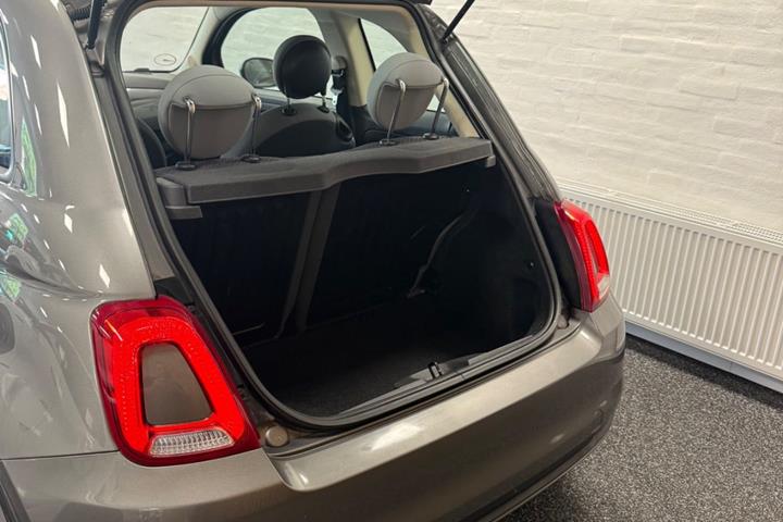 Grå Fiat 500 fra 2017