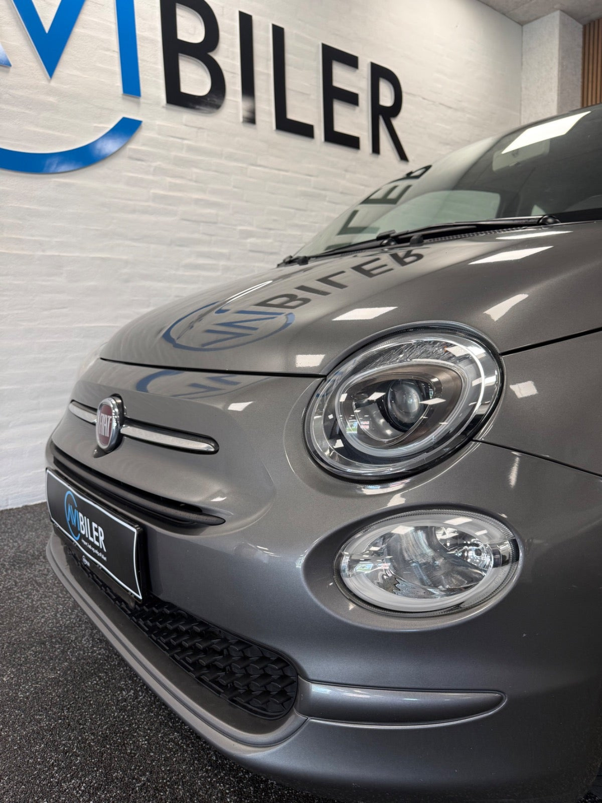 Grå Fiat 500 fra 2017