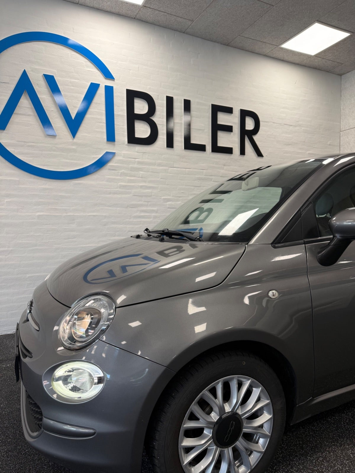 Grå Fiat 500 fra 2017