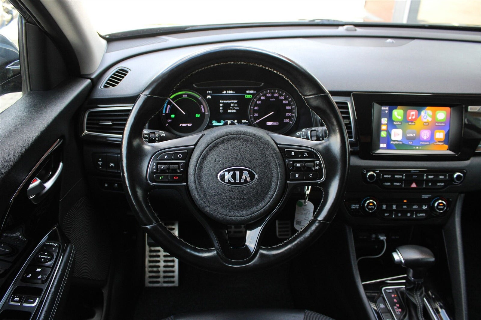 Grå Kia Niro fra 2019