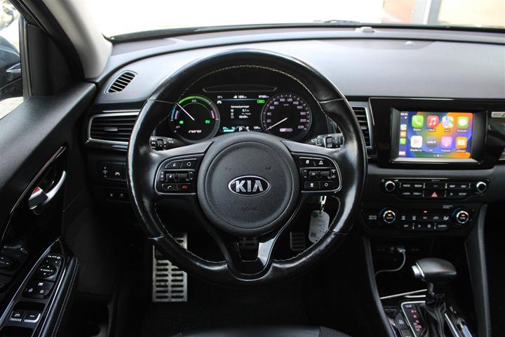 Grå Kia Niro fra 2019