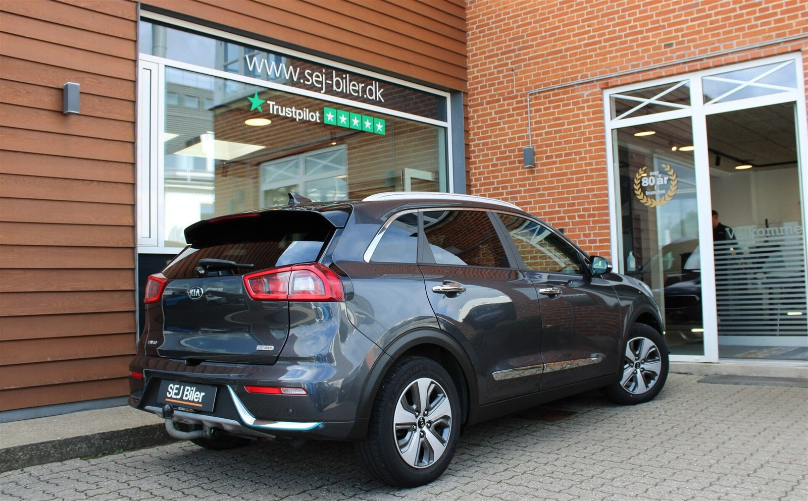 Grå Kia Niro fra 2019