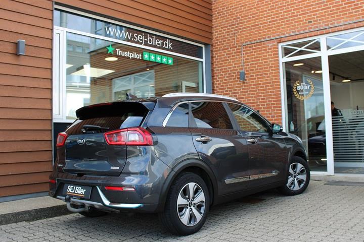 Grå Kia Niro fra 2019