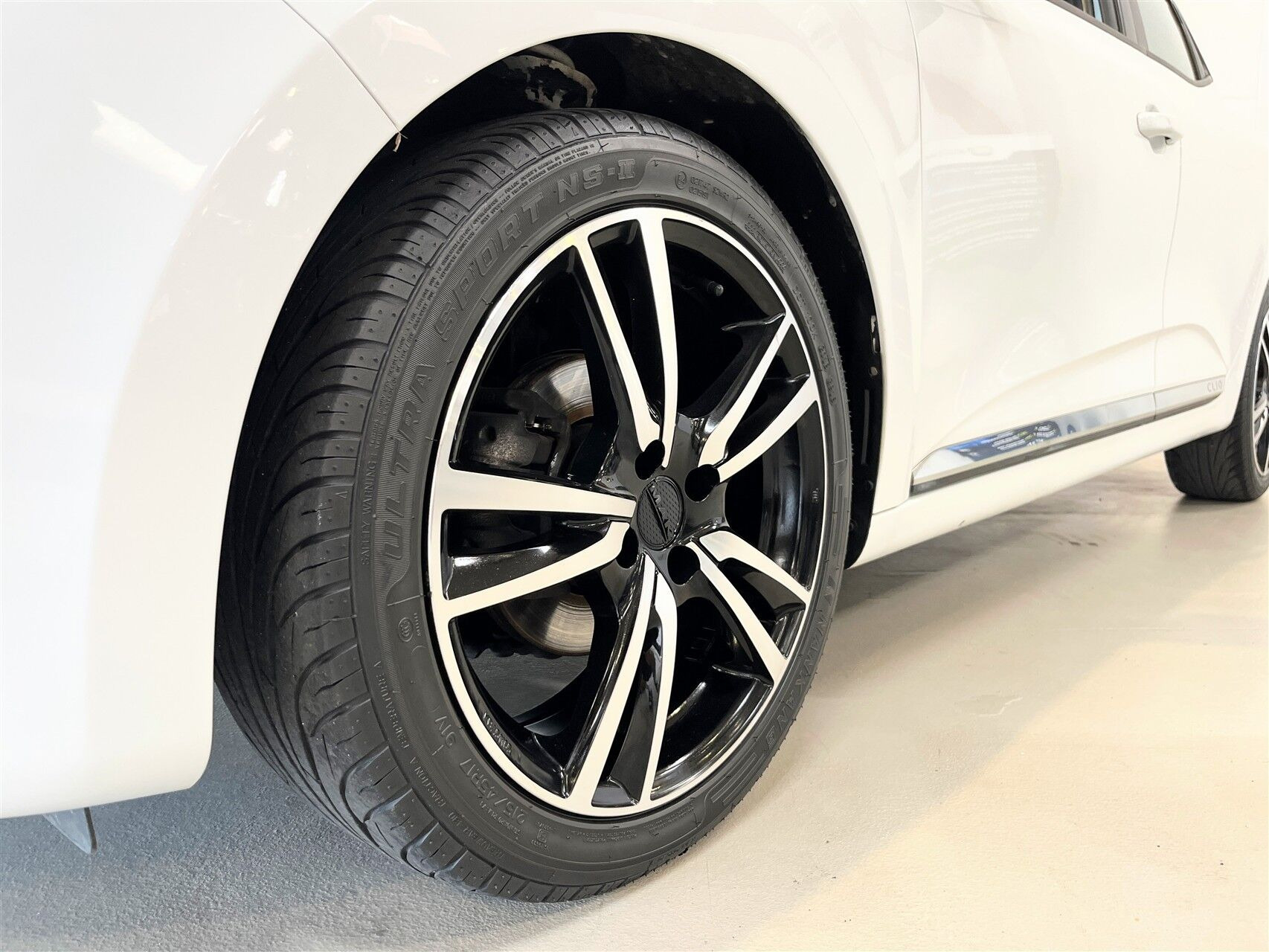 Hvid Renault Clio fra 2021