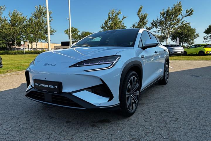 Hvid BYD Sealion 7 fra 2025