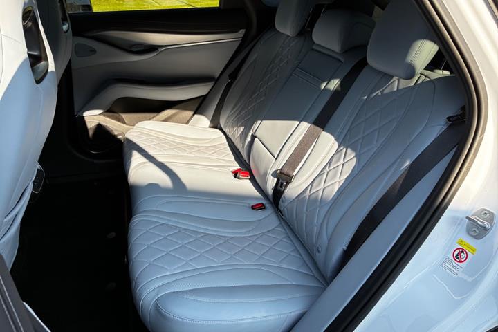 Hvid BYD Sealion 7 fra 2025
