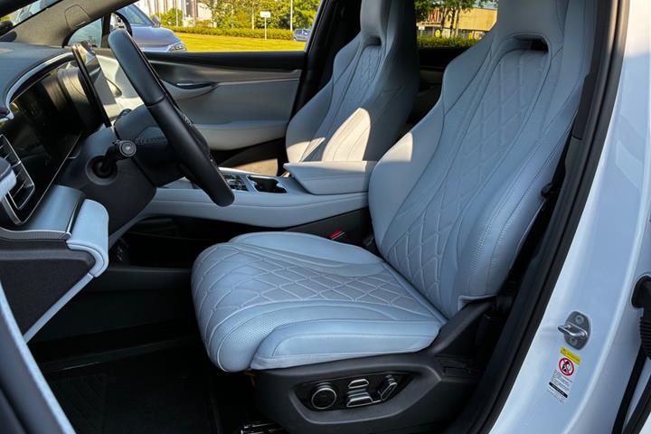 Hvid BYD Sealion 7 fra 2025