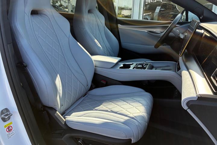 Hvid BYD Sealion 7 fra 2025