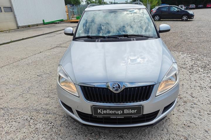 Gul Skoda Fabia fra 2011