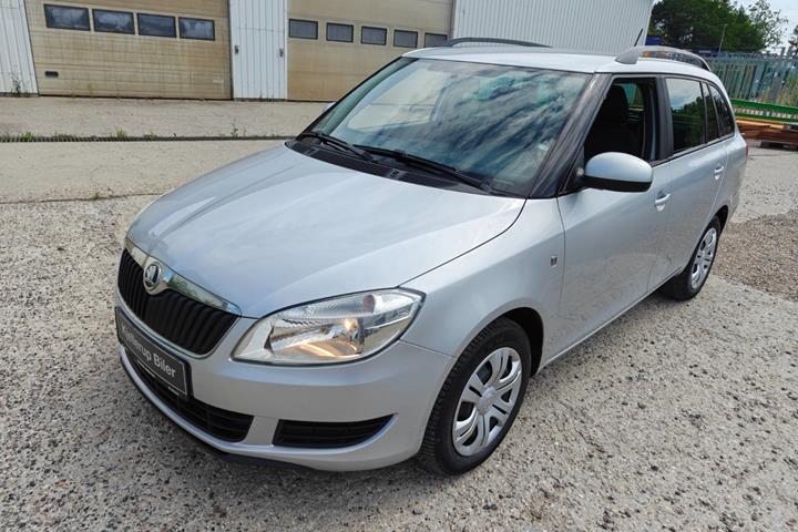 Gul Skoda Fabia fra 2011