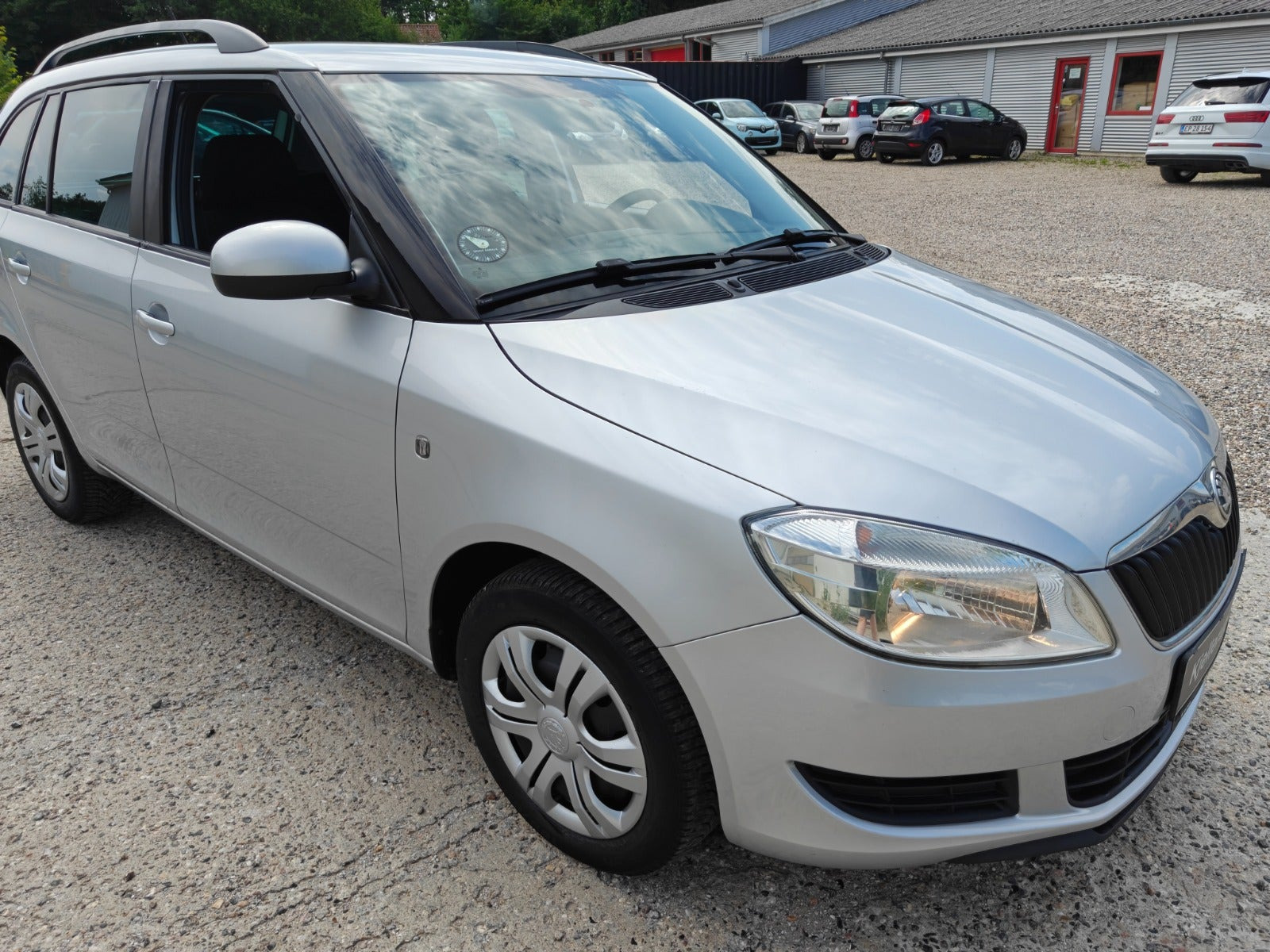 Gul Skoda Fabia fra 2011